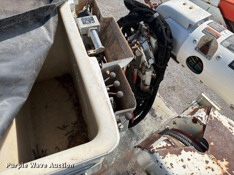 image for item EO8619 1998 Ford LT8513 bucket truck