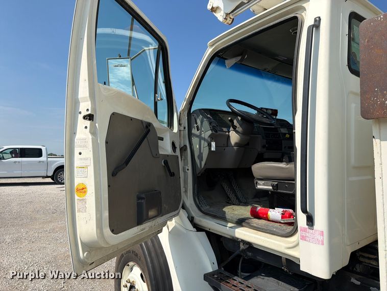 image for item EO8619 1998 Ford LT8513 bucket truck