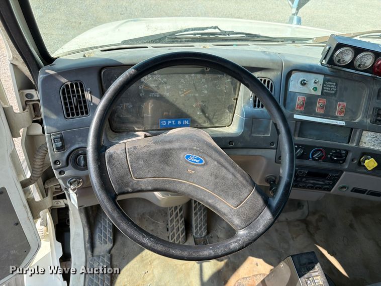 image for item EO8619 1998 Ford LT8513 bucket truck