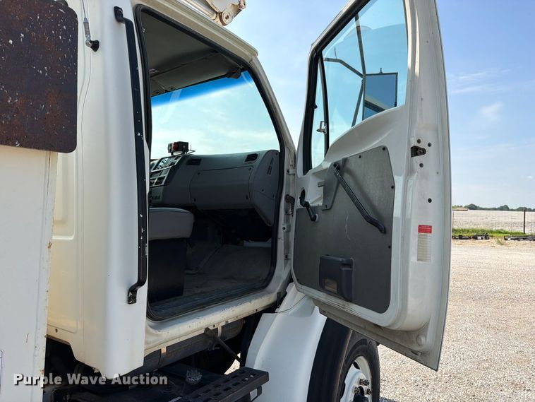 image for item EO8619 1998 Ford LT8513 bucket truck