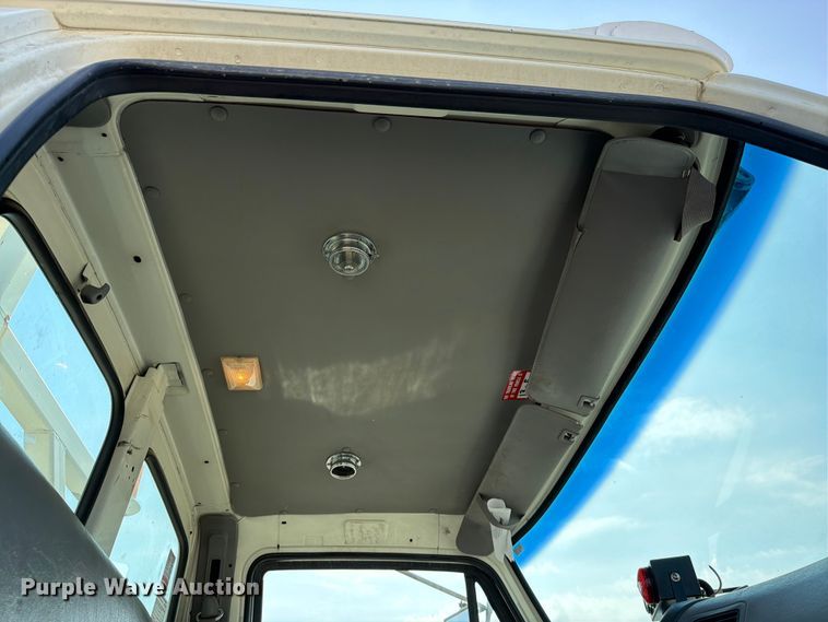 image for item EO8619 1998 Ford LT8513 bucket truck