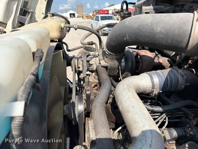 image for item EO8619 1998 Ford LT8513 bucket truck