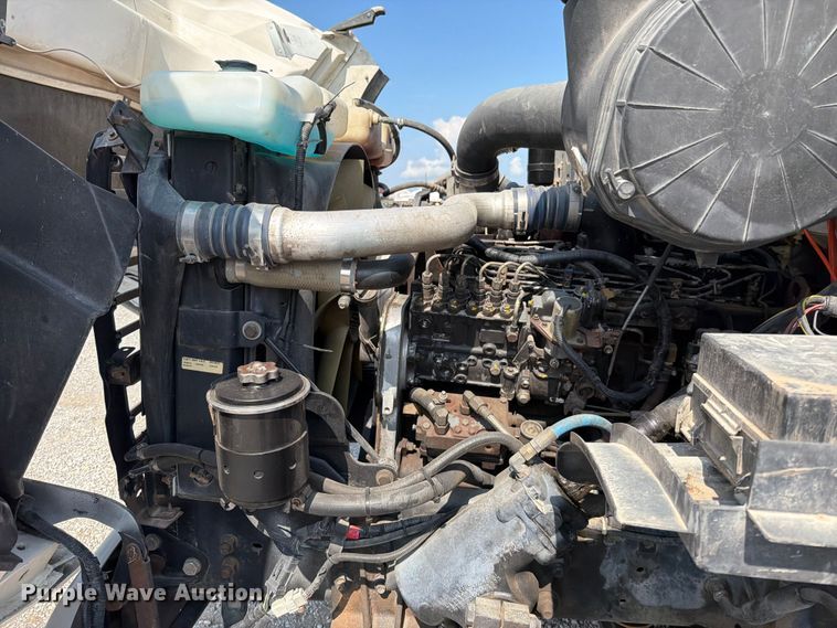 image for item EO8619 1998 Ford LT8513 bucket truck