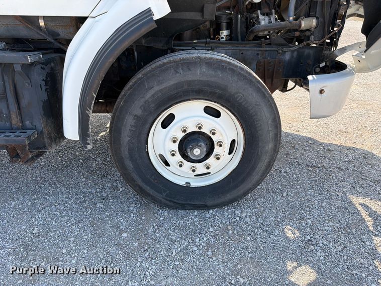 image for item EO8619 1998 Ford LT8513 bucket truck