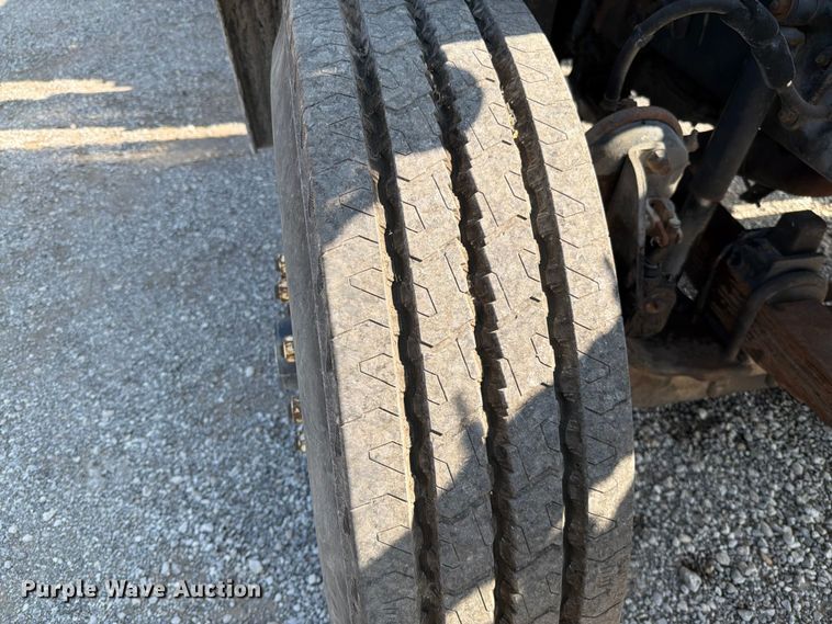 image for item EO8619 1998 Ford LT8513 bucket truck