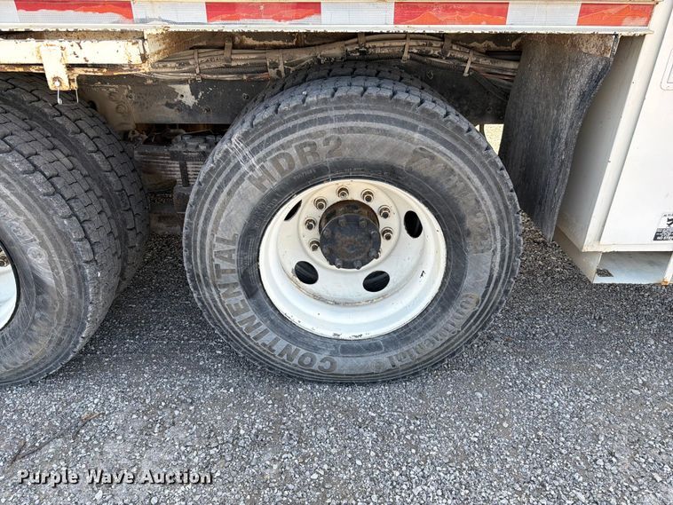 image for item EO8619 1998 Ford LT8513 bucket truck