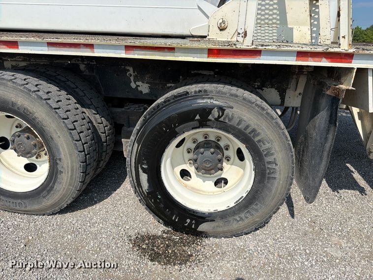 image for item EO8619 1998 Ford LT8513 bucket truck