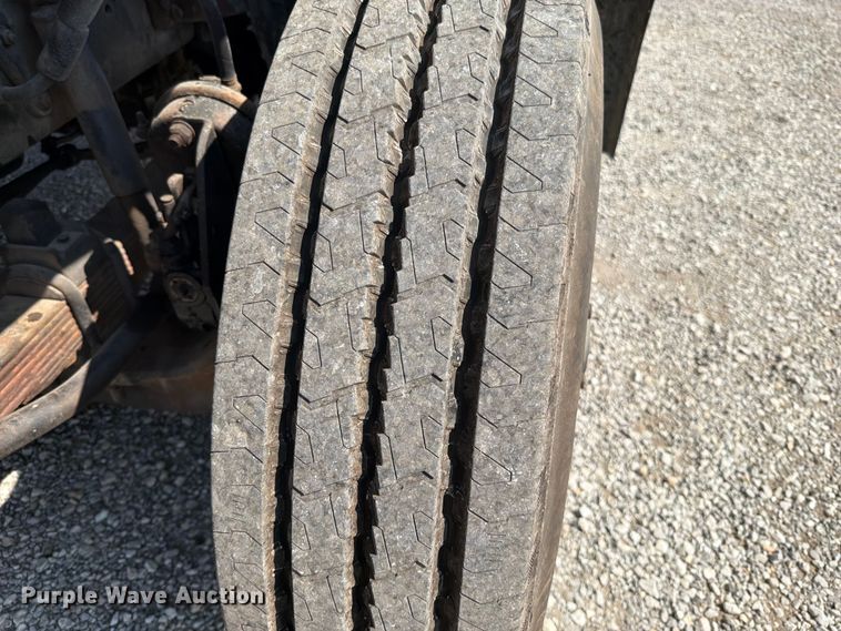 image for item EO8619 1998 Ford LT8513 bucket truck