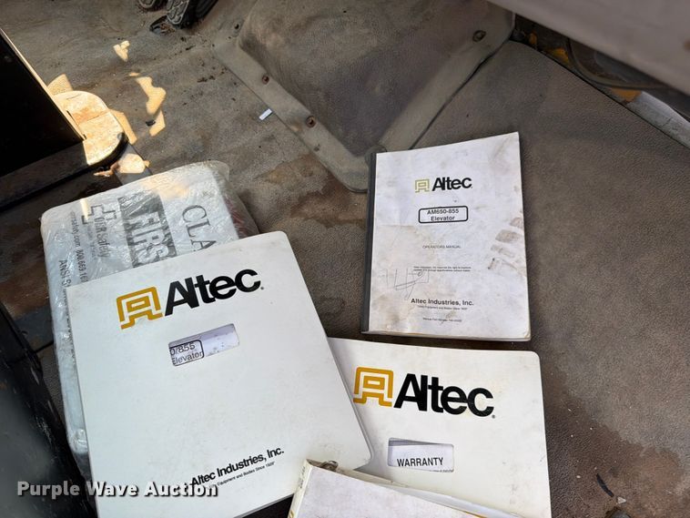 image for item EO8619 1998 Ford LT8513 bucket truck