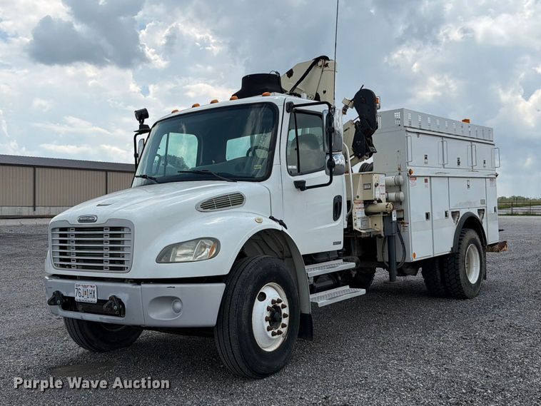 2004 Freightliner Business Class M2 106 utility / service truck