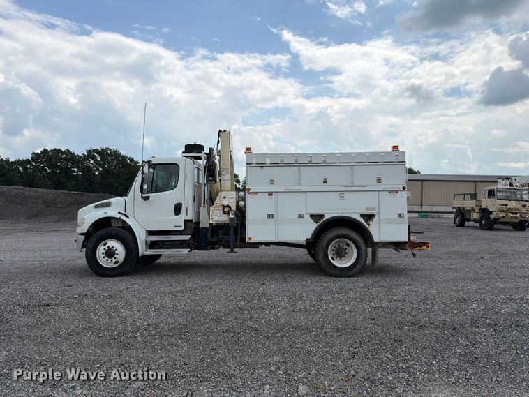 image for item EO8620 2004 Freightliner Business Class M2 106 utility / service truck