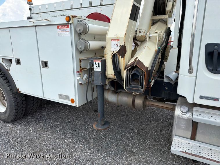 image for item EO8620 2004 Freightliner Business Class M2 106 utility / service truck
