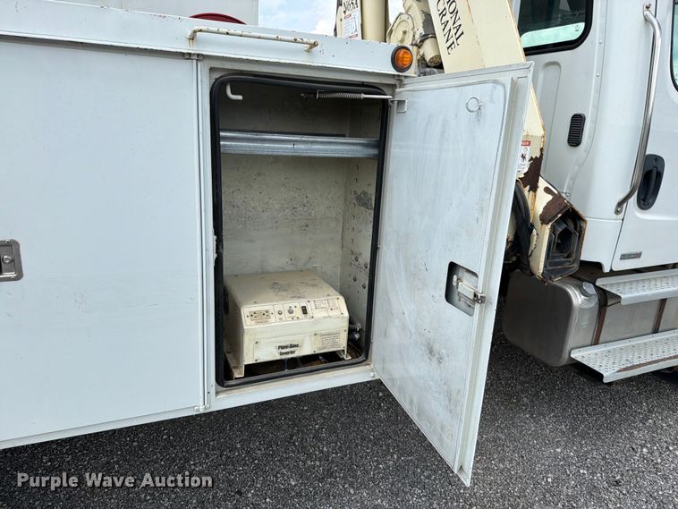 image for item EO8620 2004 Freightliner Business Class M2 106 utility / service truck