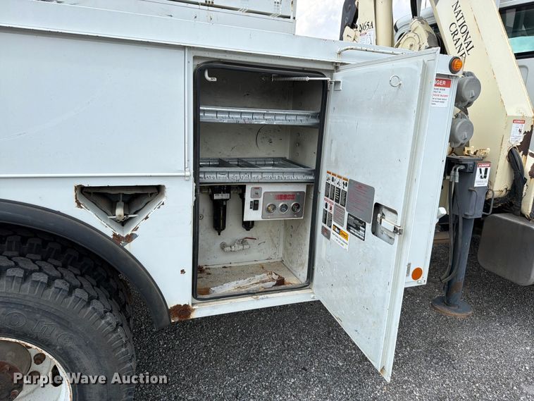 image for item EO8620 2004 Freightliner Business Class M2 106 utility / service truck
