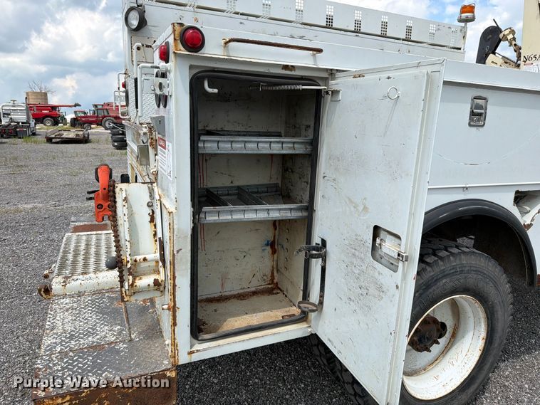 image for item EO8620 2004 Freightliner Business Class M2 106 utility / service truck