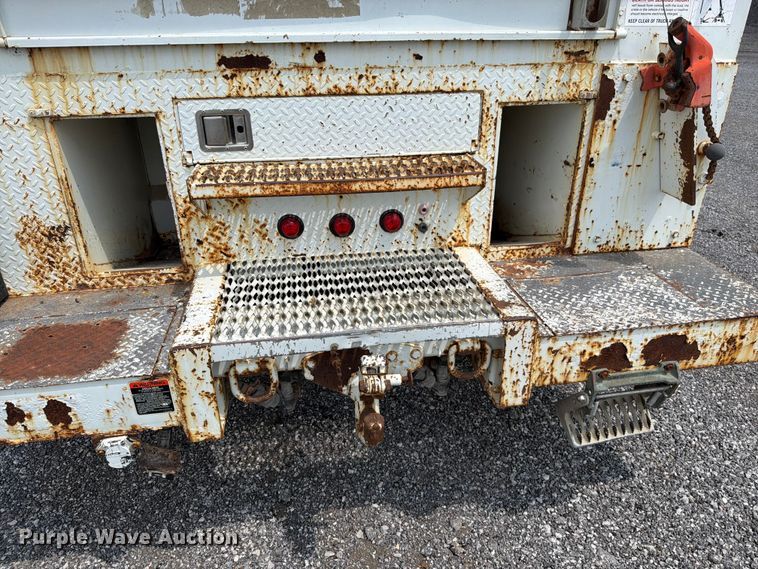 image for item EO8620 2004 Freightliner Business Class M2 106 utility / service truck
