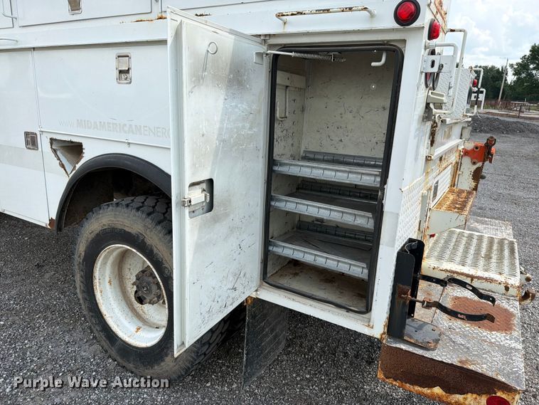 image for item EO8620 2004 Freightliner Business Class M2 106 utility / service truck