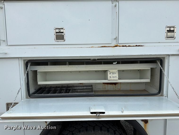 image for item EO8620 2004 Freightliner Business Class M2 106 utility / service truck