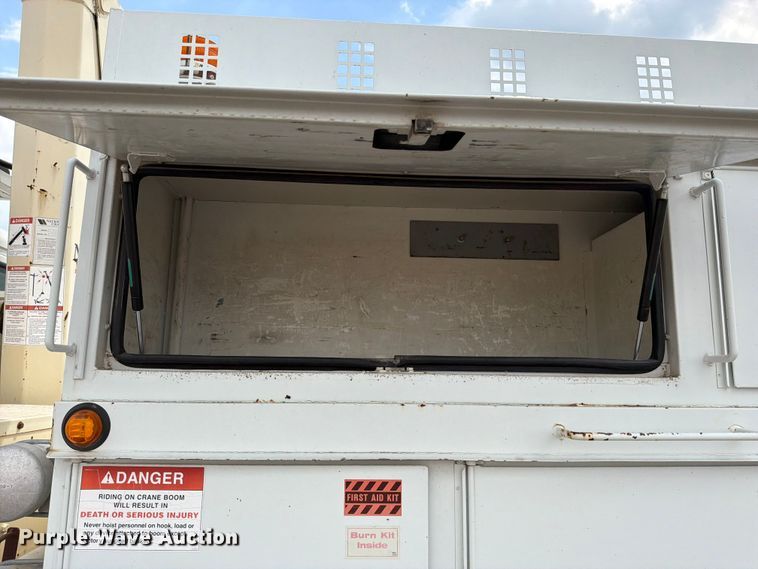 image for item EO8620 2004 Freightliner Business Class M2 106 utility / service truck