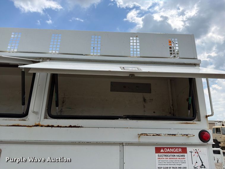 image for item EO8620 2004 Freightliner Business Class M2 106 utility / service truck