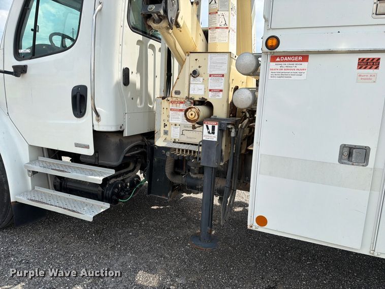 image for item EO8620 2004 Freightliner Business Class M2 106 utility / service truck