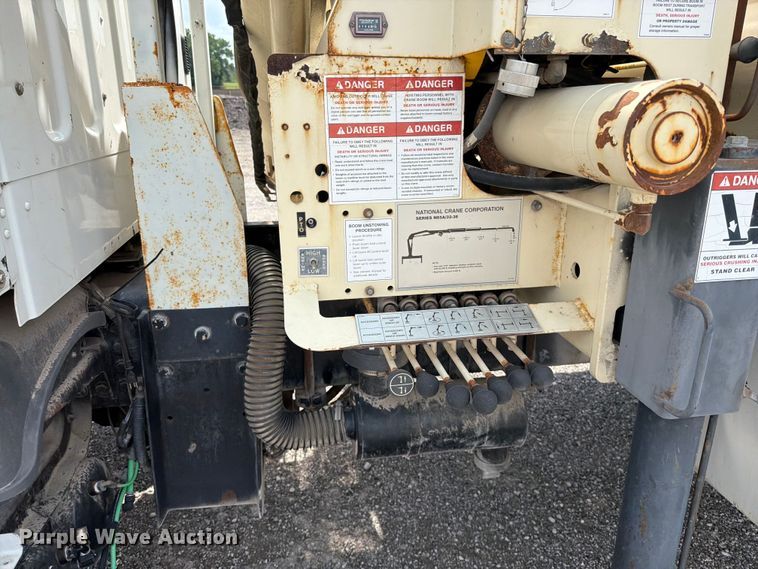 image for item EO8620 2004 Freightliner Business Class M2 106 utility / service truck