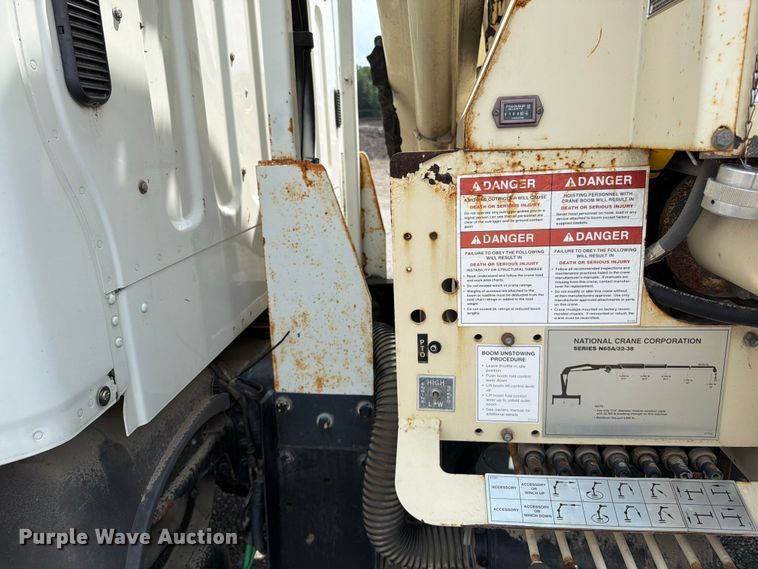 image for item EO8620 2004 Freightliner Business Class M2 106 utility / service truck
