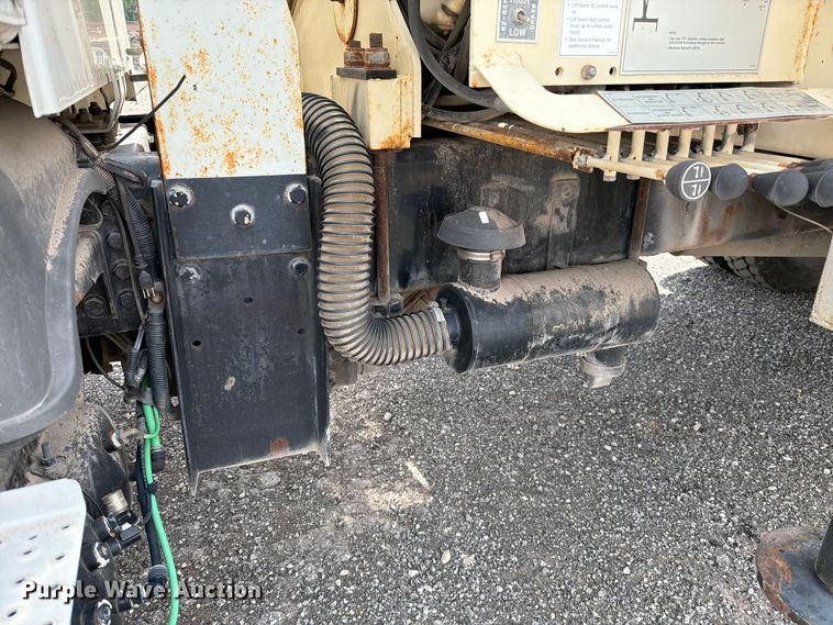 image for item EO8620 2004 Freightliner Business Class M2 106 utility / service truck
