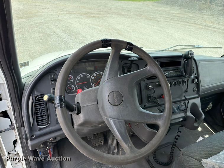 image for item EO8620 2004 Freightliner Business Class M2 106 utility / service truck