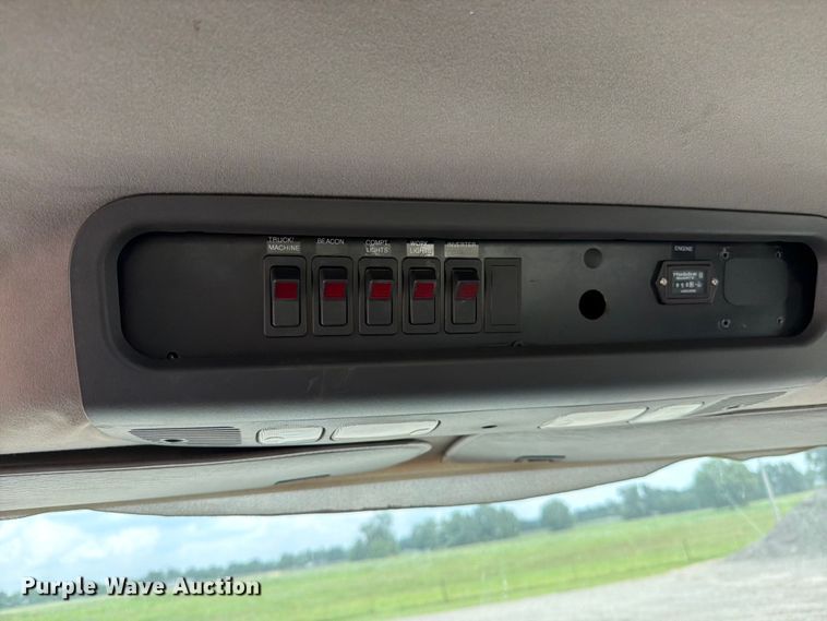 image for item EO8620 2004 Freightliner Business Class M2 106 utility / service truck