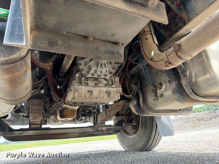 image for item EO8620 2004 Freightliner Business Class M2 106 utility / service truck