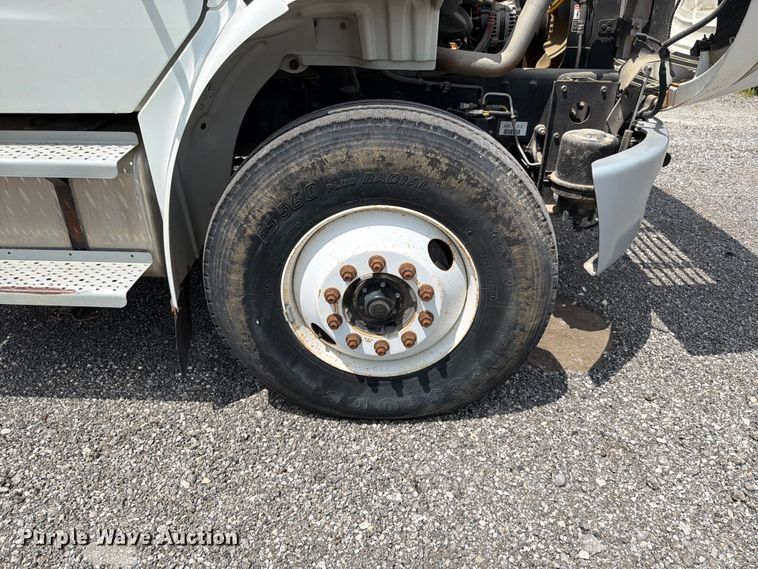 image for item EO8620 2004 Freightliner Business Class M2 106 utility / service truck