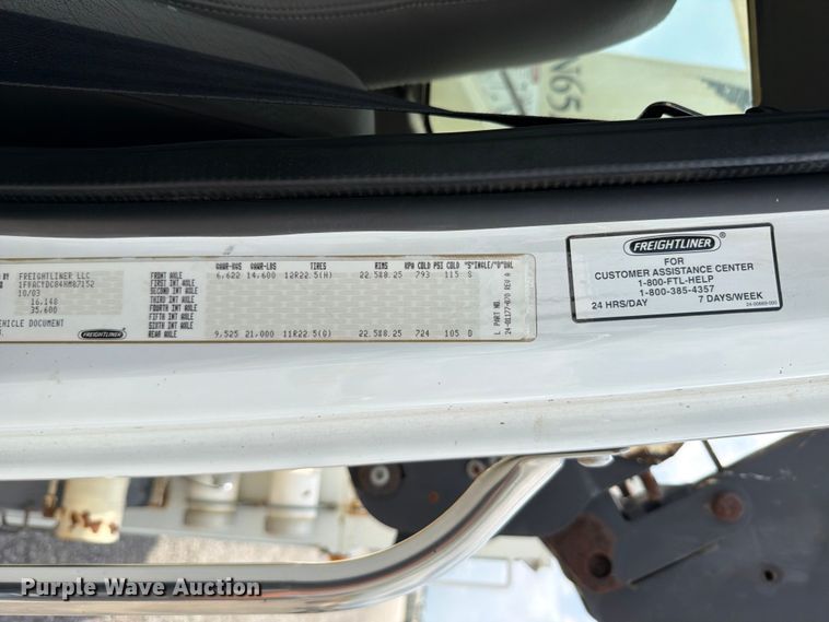 image for item EO8620 2004 Freightliner Business Class M2 106 utility / service truck