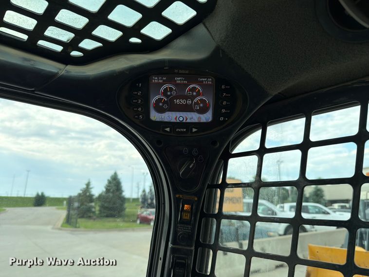 image for item EO8648 2016 Bobcat T770 tracked skid steer loader