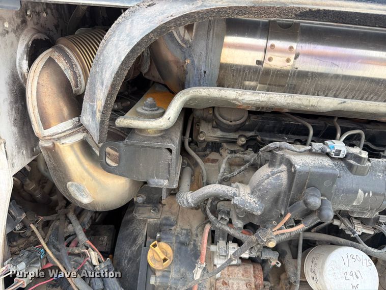 image for item EO8648 2016 Bobcat T770 tracked skid steer loader