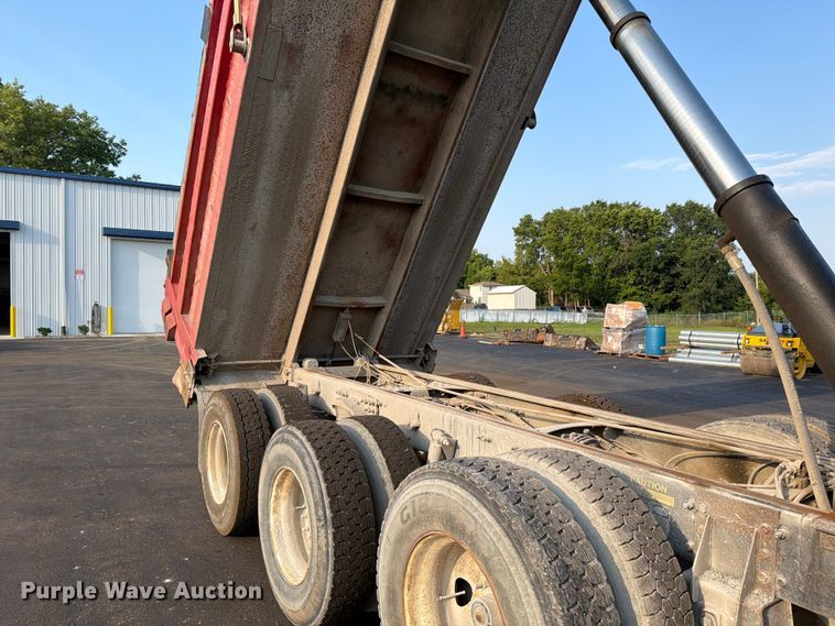 image for item EO8649 2006 Sterling Truck L9500 dump truck