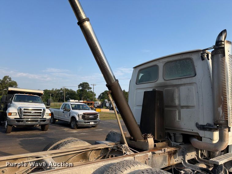 image for item EO8649 2006 Sterling Truck L9500 dump truck
