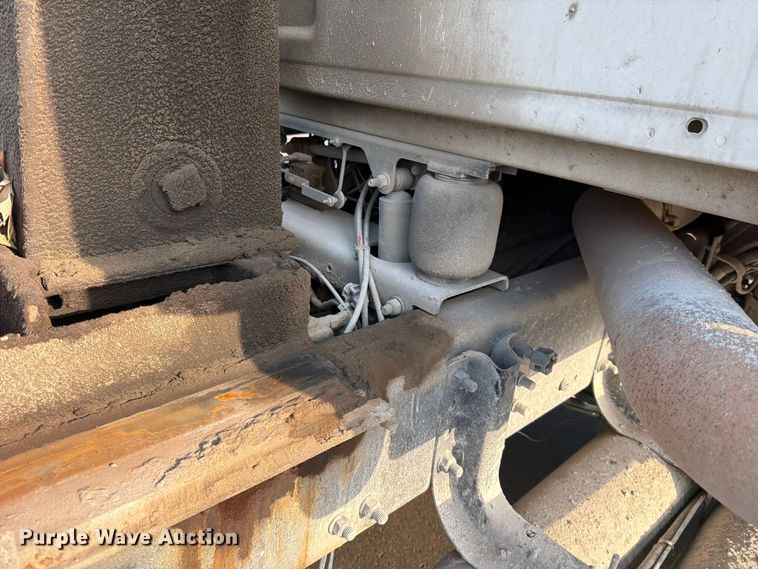 image for item EO8649 2006 Sterling Truck L9500 dump truck