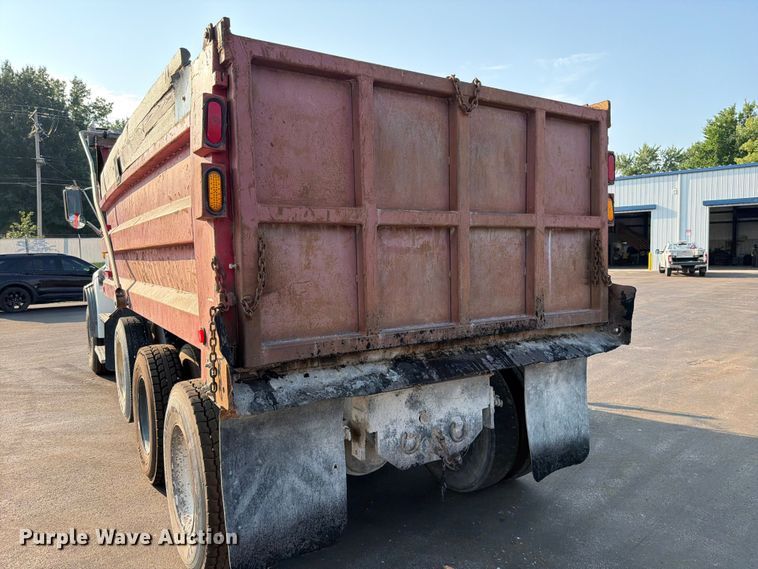 image for item EO8649 2006 Sterling Truck L9500 dump truck