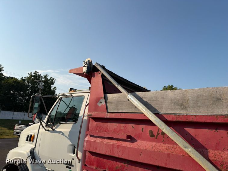image for item EO8649 2006 Sterling Truck L9500 dump truck