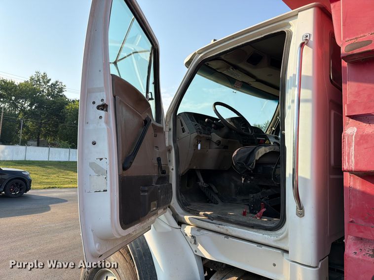 image for item EO8649 2006 Sterling Truck L9500 dump truck