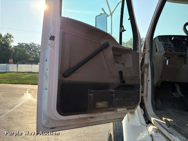 image for item EO8649 2006 Sterling Truck L9500 dump truck