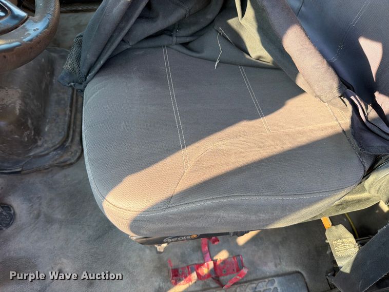 image for item EO8649 2006 Sterling Truck L9500 dump truck