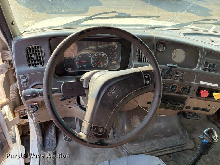 image for item EO8649 2006 Sterling Truck L9500 dump truck