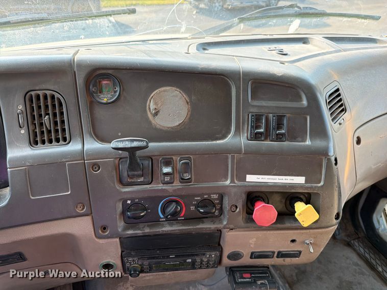image for item EO8649 2006 Sterling Truck L9500 dump truck