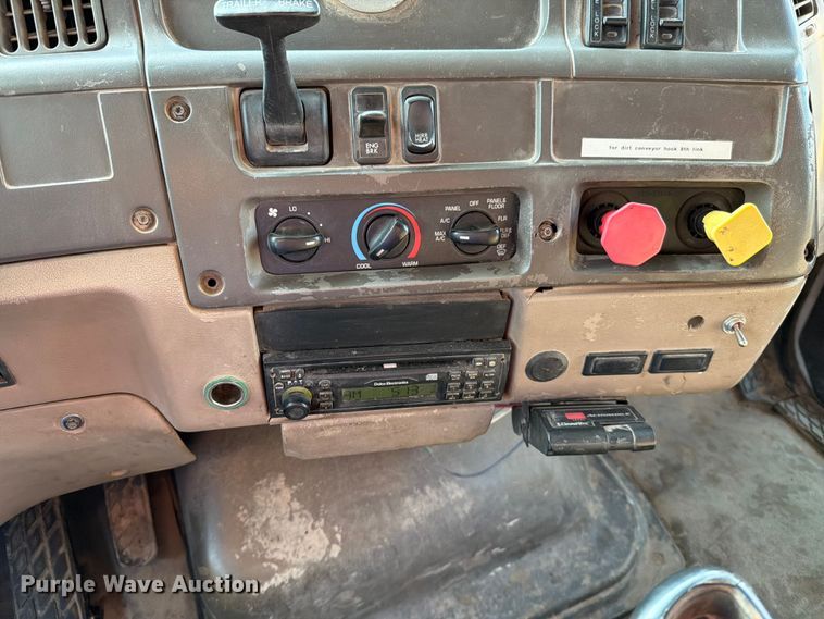 image for item EO8649 2006 Sterling Truck L9500 dump truck