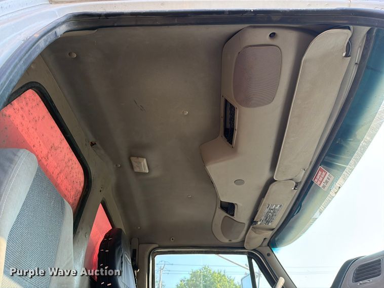 image for item EO8649 2006 Sterling Truck L9500 dump truck