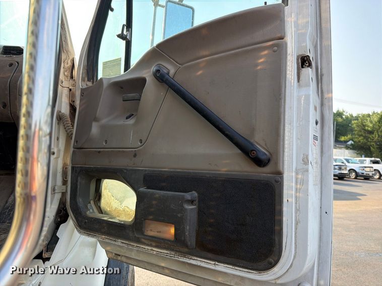 image for item EO8649 2006 Sterling Truck L9500 dump truck