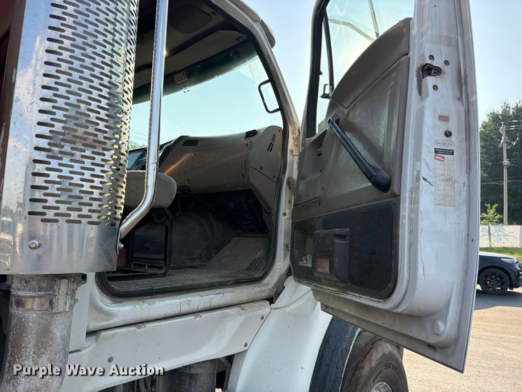 image for item EO8649 2006 Sterling Truck L9500 dump truck