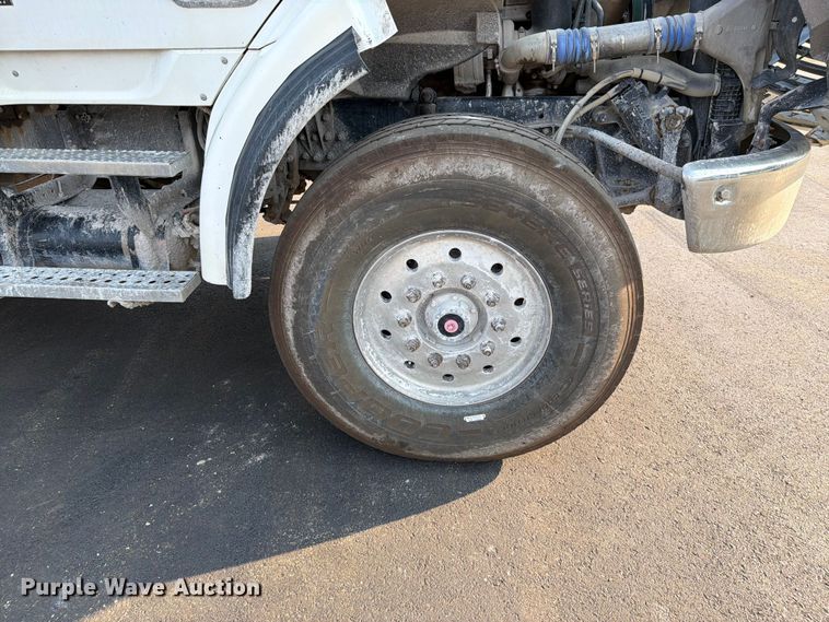 image for item EO8649 2006 Sterling Truck L9500 dump truck